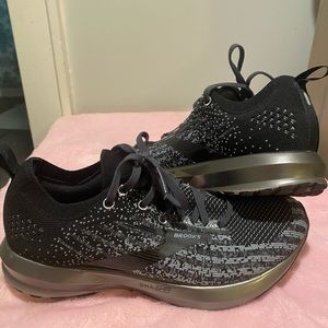Brooks size 8.5